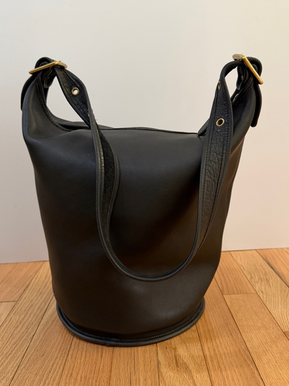 Coach vintage XL Duffle feed sac, large bucket bag in black leather style 9085